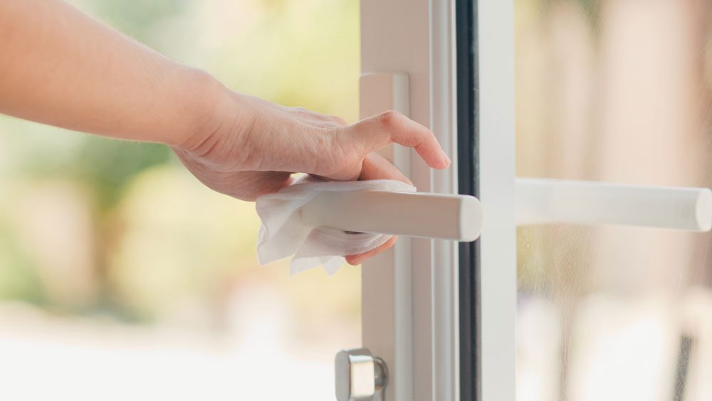 entretien poignee et paumelles des fenetres pvc savty